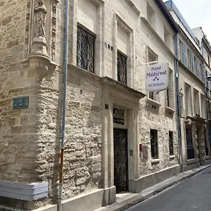 Le Medieval Palais Des Papes Avignon