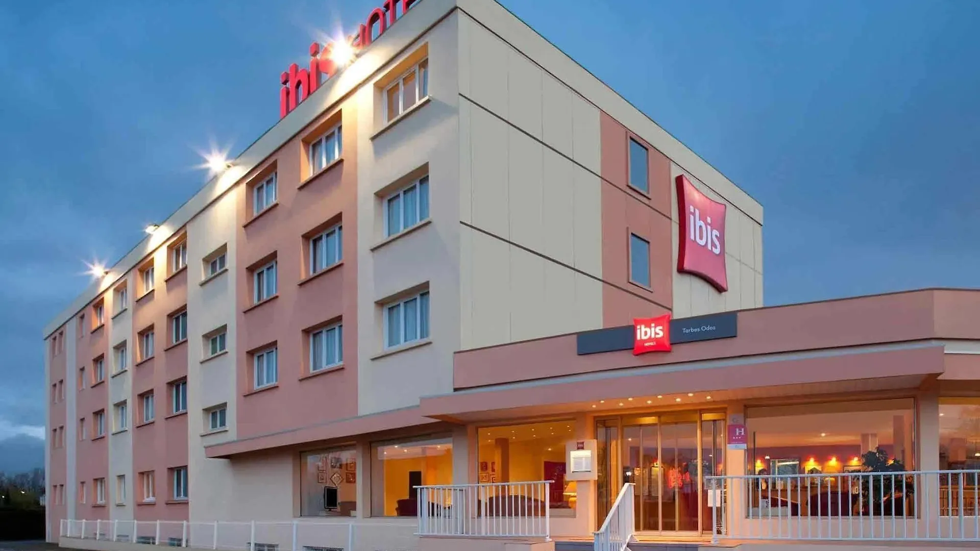 Ibis Tarbes Odos Hotel 3*,