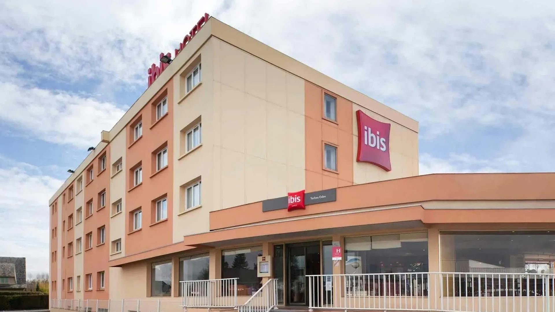 Ibis Tarbes Odos Hotel