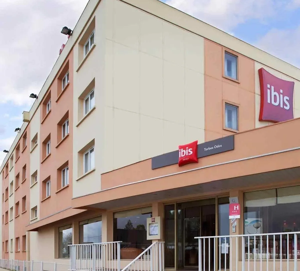 Ibis Tarbes Odos Hotel